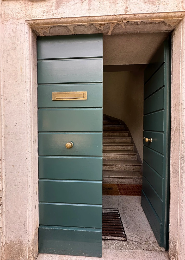 Verniciatura Portoncino e Porte Esterne a Brescia