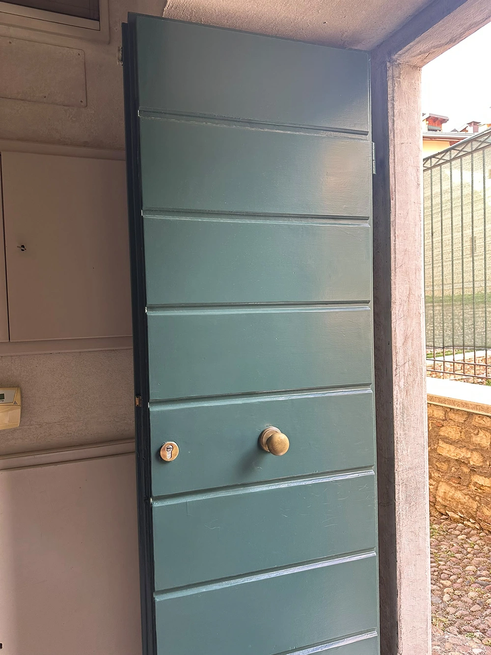 Verniciatura Portoncino e Porte Esterne a Brescia